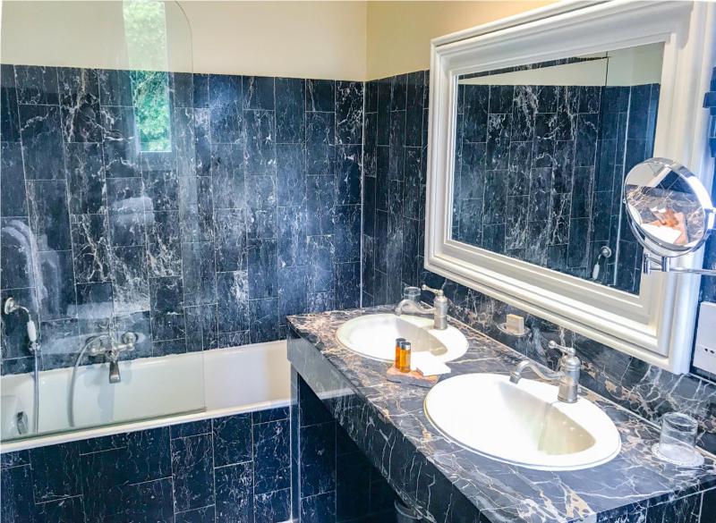 Double Room with Sea View image 4