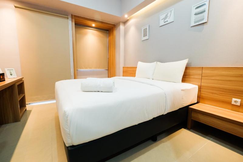 Furnished Studio No Kitchen Apartment Mustika Golf Residence By Travelio - image 1