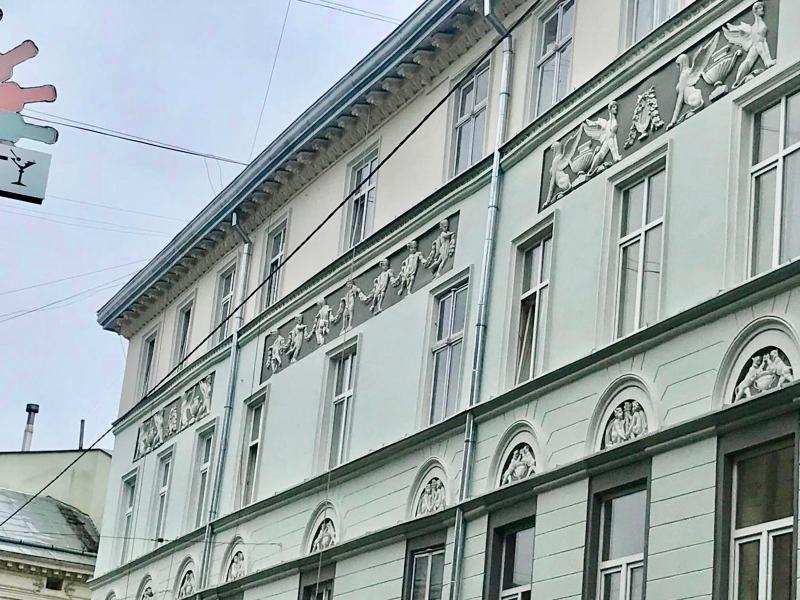 Romantic Panorama Krakivska street - image 14