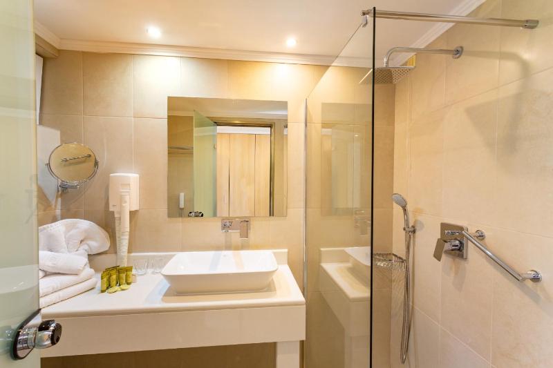 Standard Room with Land View image 1