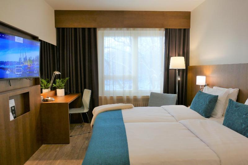 Standard Twin Room image 3