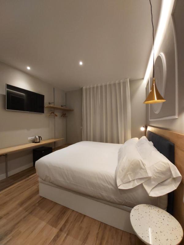 Deluxe Quadruple Room image 3
