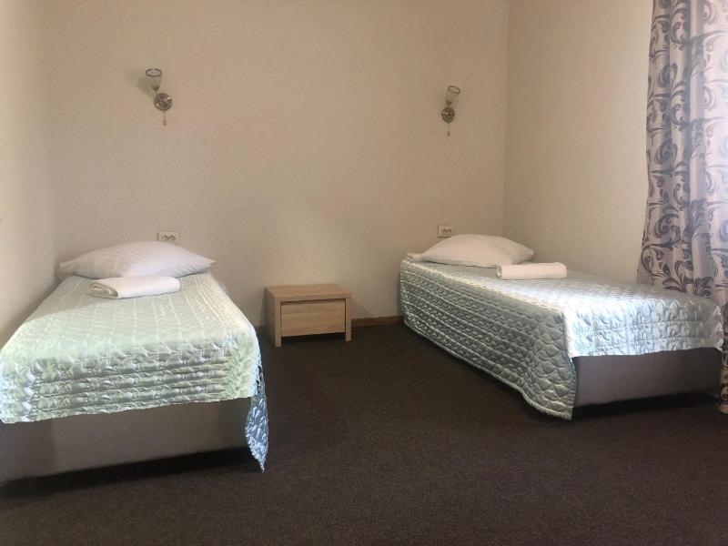 Twin Room image 2