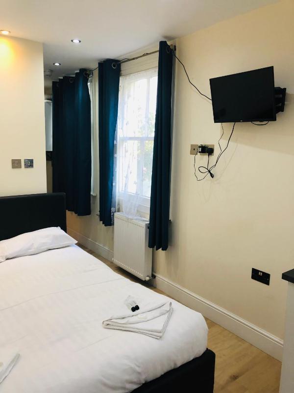Studio Apartment image 4