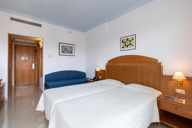 Standard Room with Sea View image 3