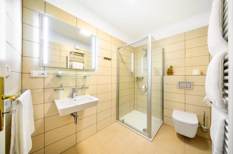 Standard Double Room image 2