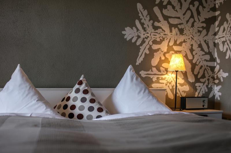 Superior Double Room with Balcony and Mountain View image 3