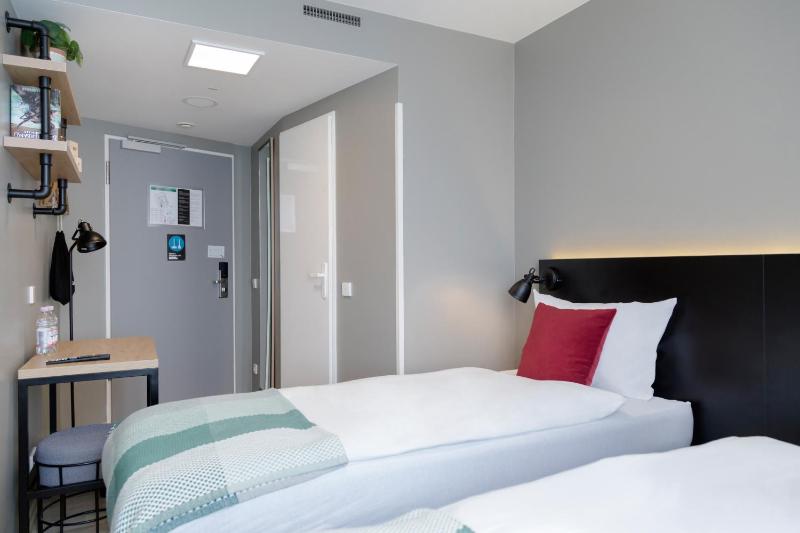 Deluxe Twin Room image 4