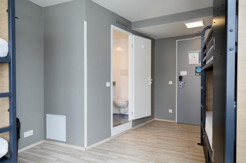 Private 4-Bed Room image 4