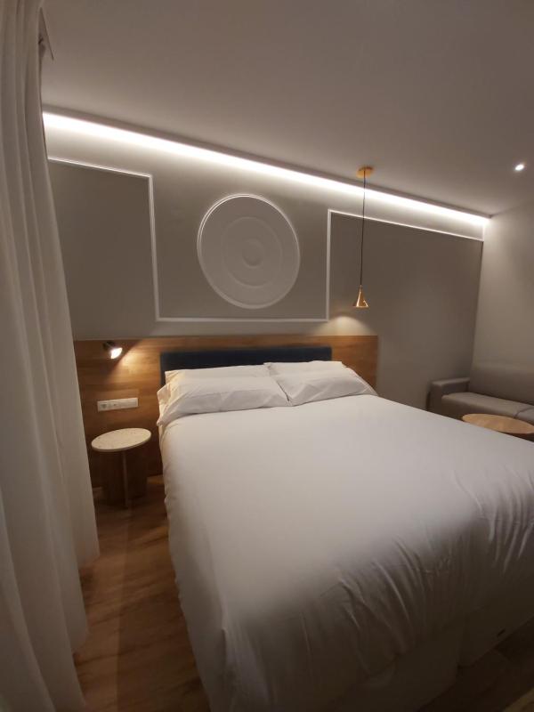 Deluxe Quadruple Room image 2
