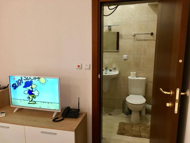Standard Double or Twin Room image 3
