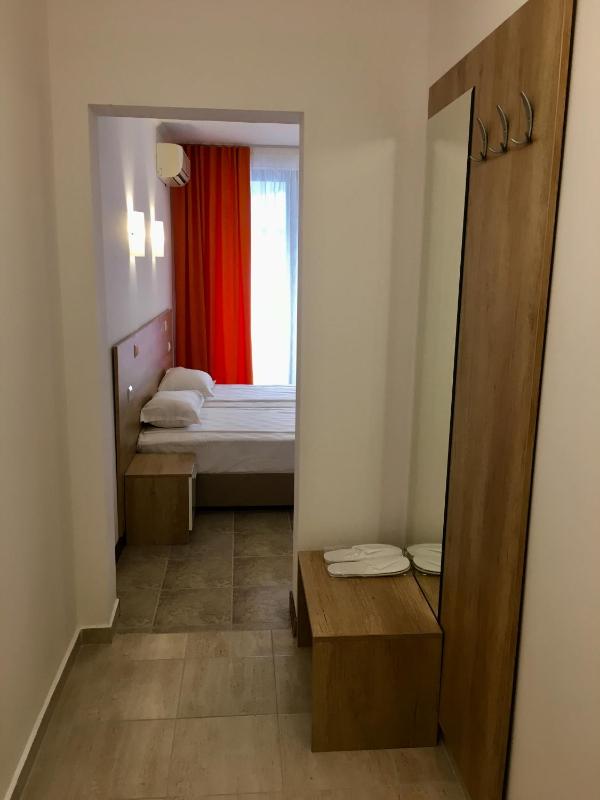 Standard Double or Twin Room image 4