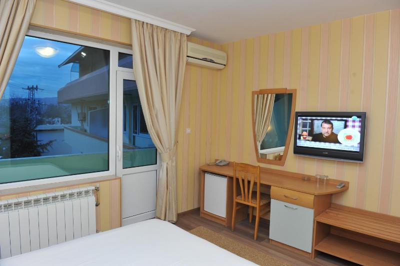Deluxe Double Room image 2