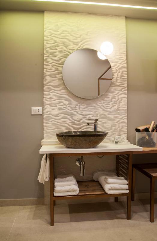 Double Room with Balcony image 3