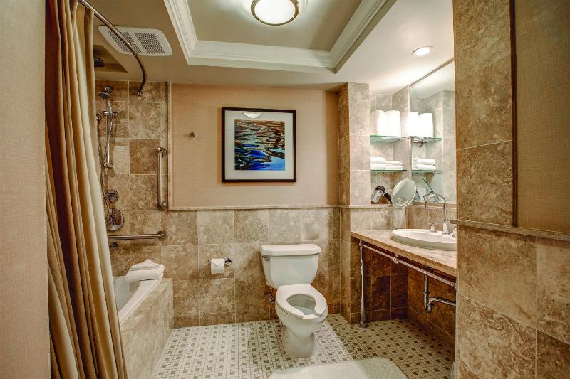 King Room - Disability Access image 2