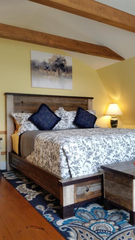 Deluxe Double Room with Balcony #7 image 3