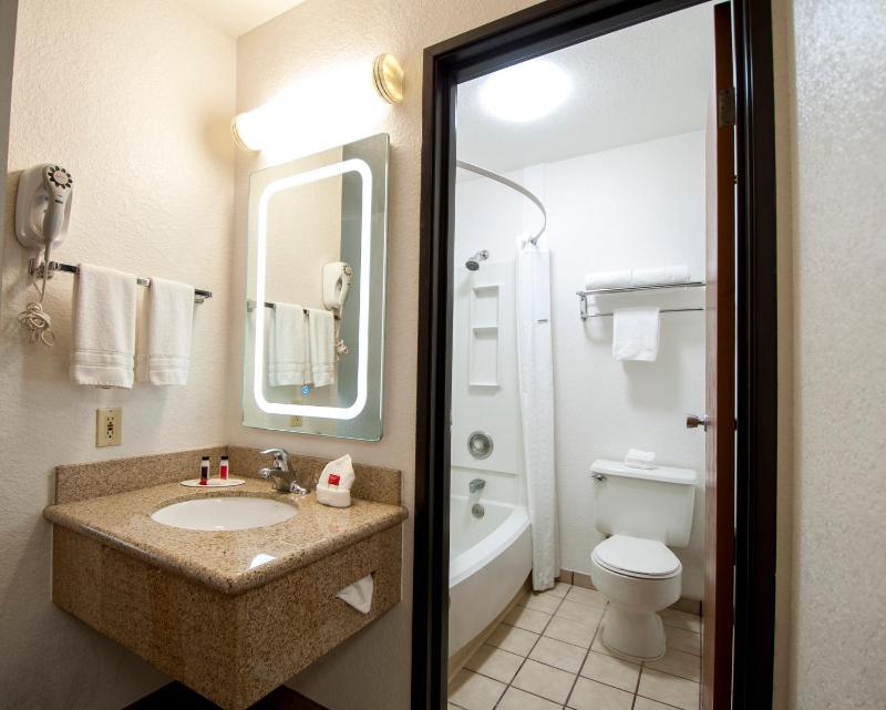 Standard Queen Room - Non Smoking image 2