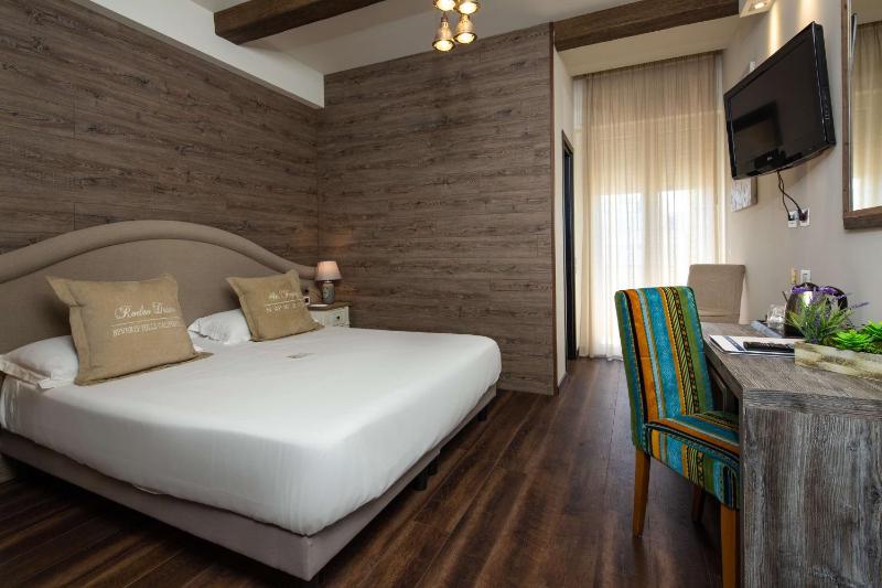 Deluxe Double or Twin Room with Balcony and Sea View image 4