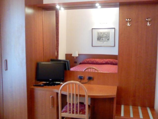 Double or Twin Room image 3