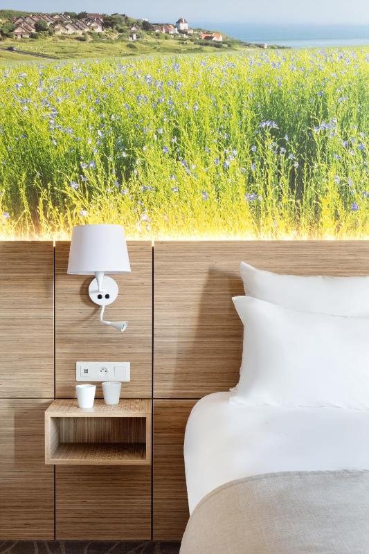 Standard Twin Room image 3