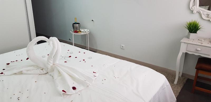 Double or Twin Room with Romantic Package image 3