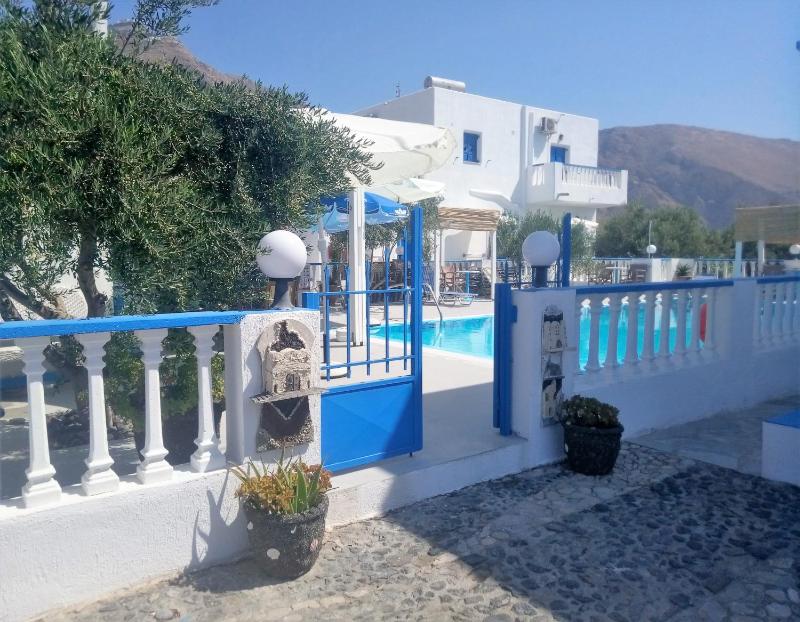 Studio with Pool View image 2