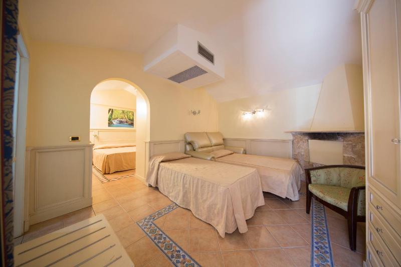 Quadruple Room image 4