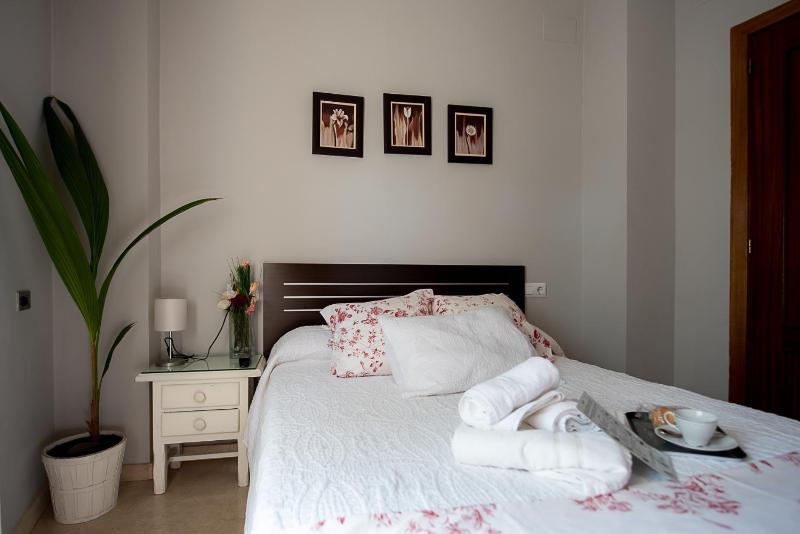 Single Room with Private Bathroom image 4