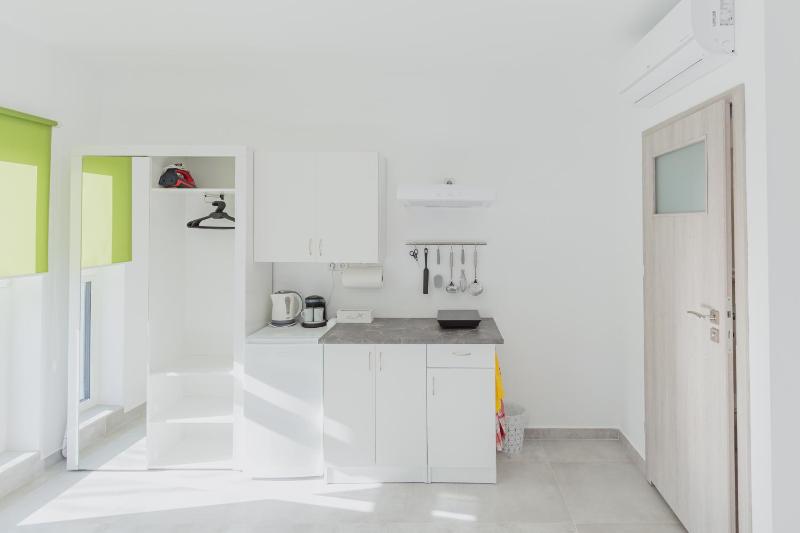 Double or Twin Room with Garden View image 4