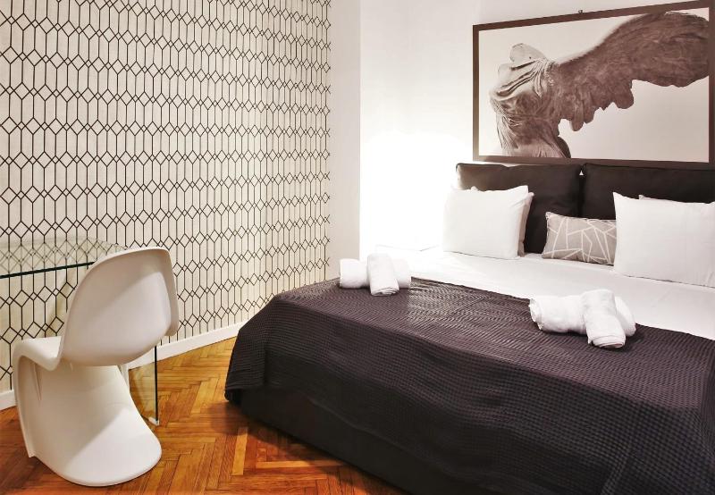 One-Bedroom Apartment image 2