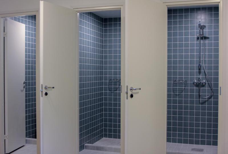 Twin Room with Shared Bathroom image 4