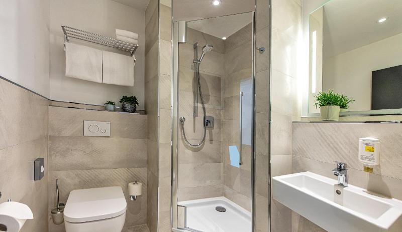 Single Room image 3