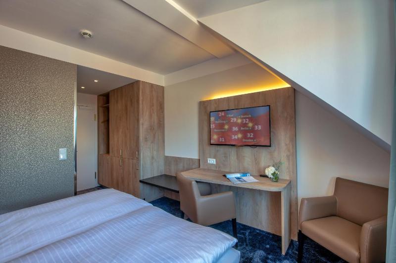 Double Room image 4