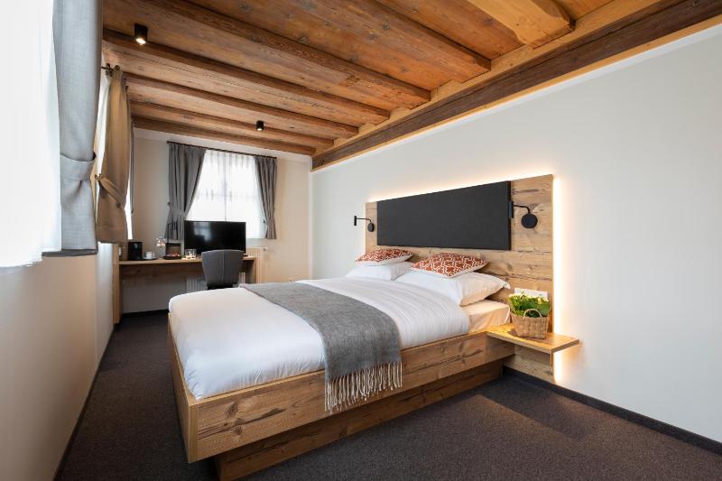 Standard Double Room image 2
