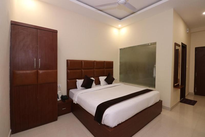 HOTEL DEV GANGA - image 14