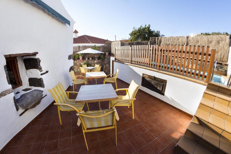 Vivelorural casa Tunte 1 piscina y terraza - image 17