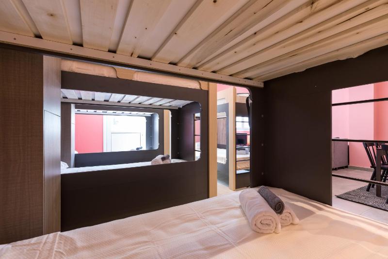 Bed in 8 female dorm  image 2