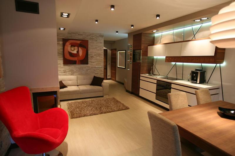 Deluxe Four-Bedroom Apartment image 3