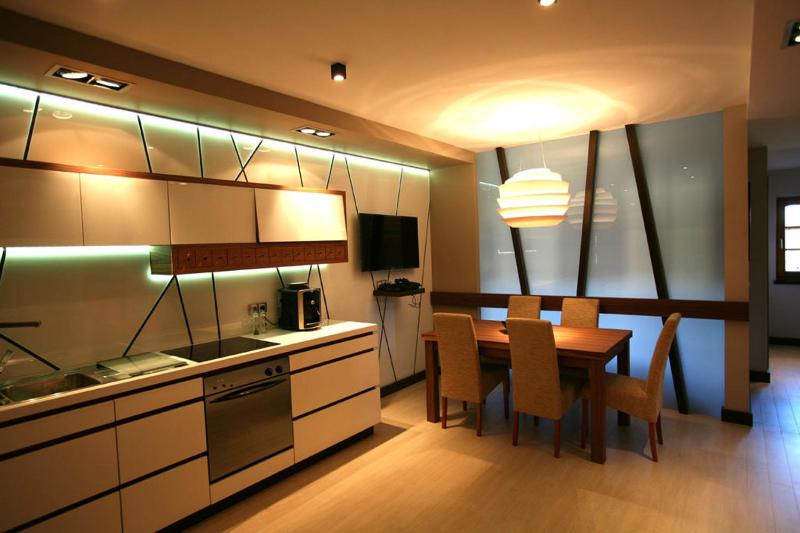 Deluxe Four-Bedroom Apartment image 4