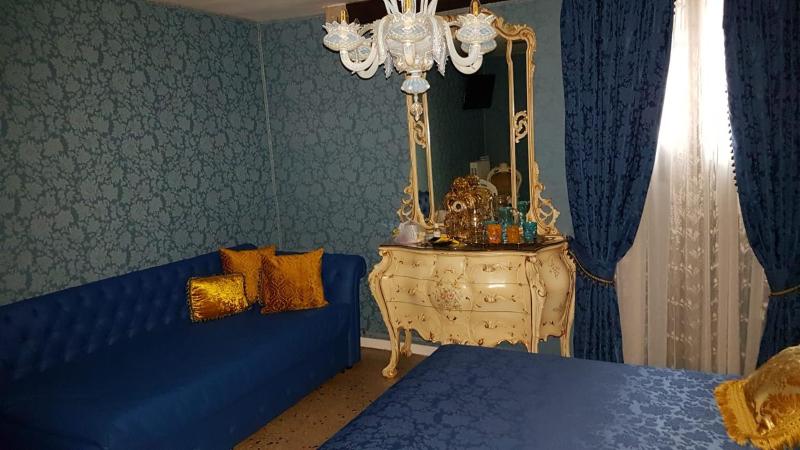 Economy Double Room with Private External Bathroom image 4