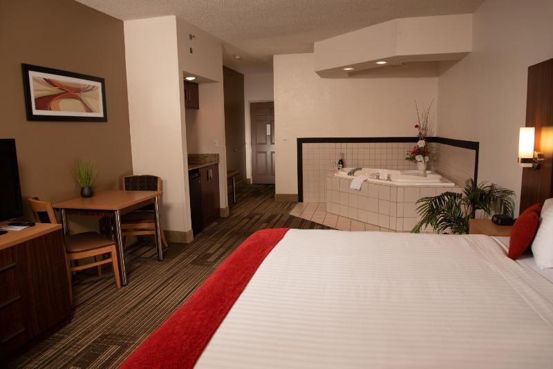 King Room with Spa Bath image 3