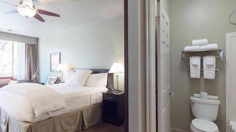 King Room with Terrace image 3