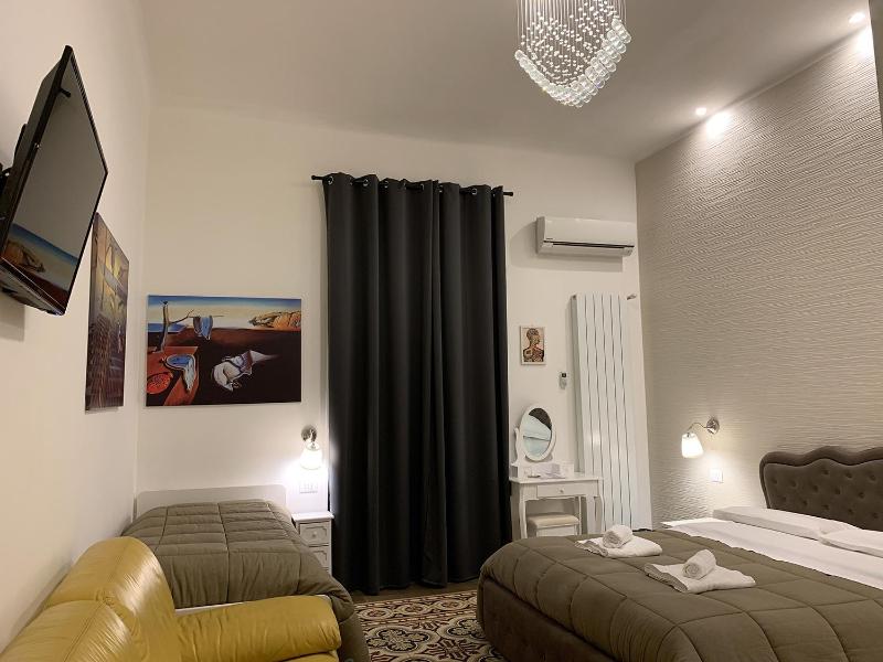 King Room with Balcony image 3