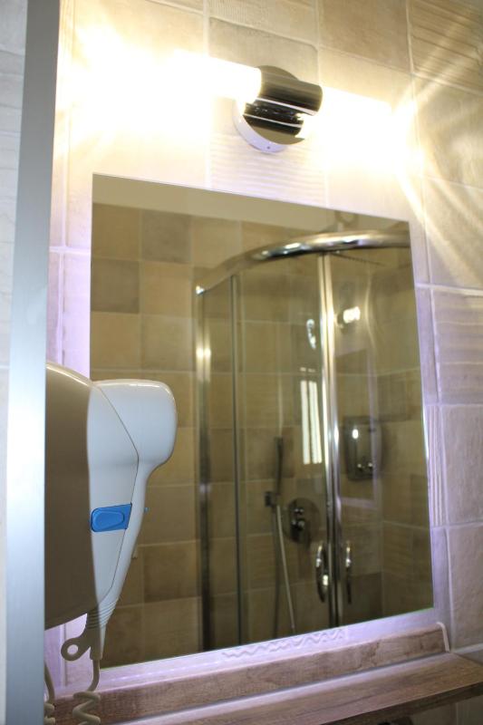 Double Room image 3