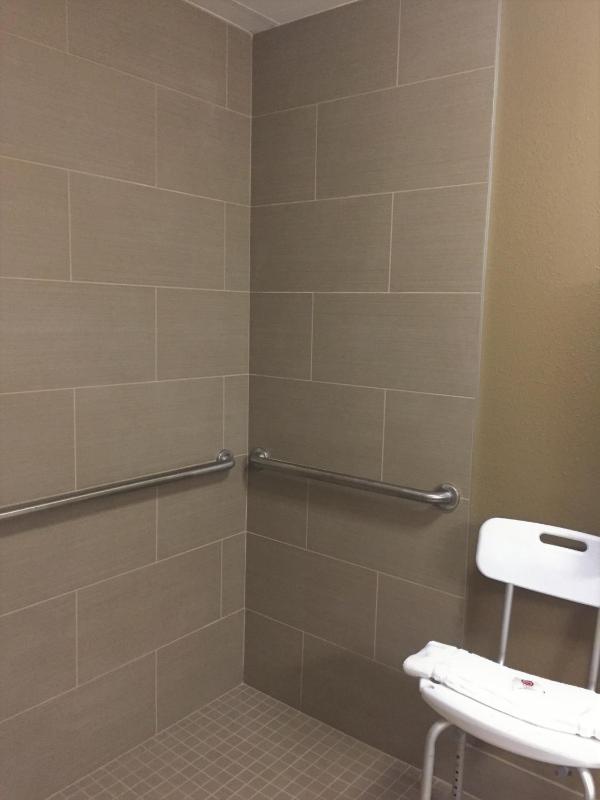King Suite - Disability Access/Non-Smoking image 3