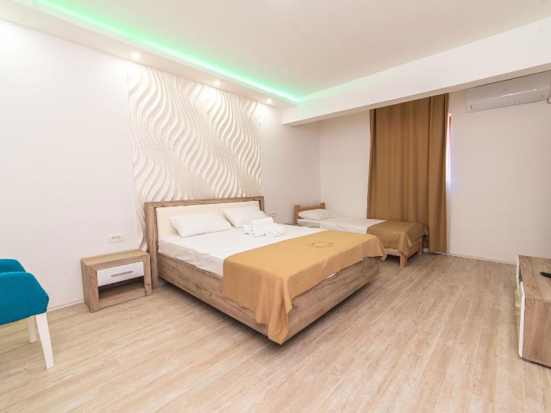 Comfort Triple Room image 4