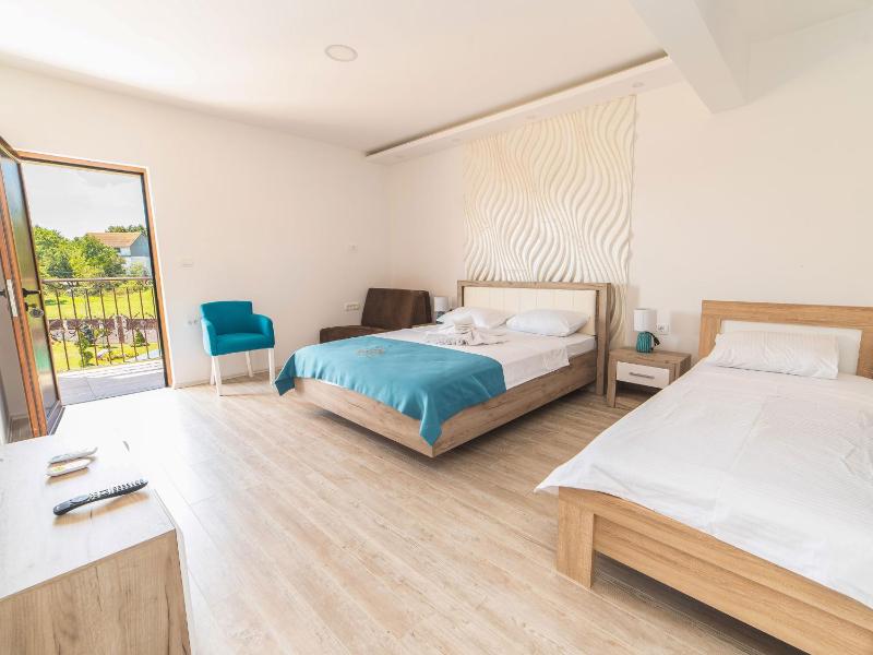 Comfort Triple Room image 3