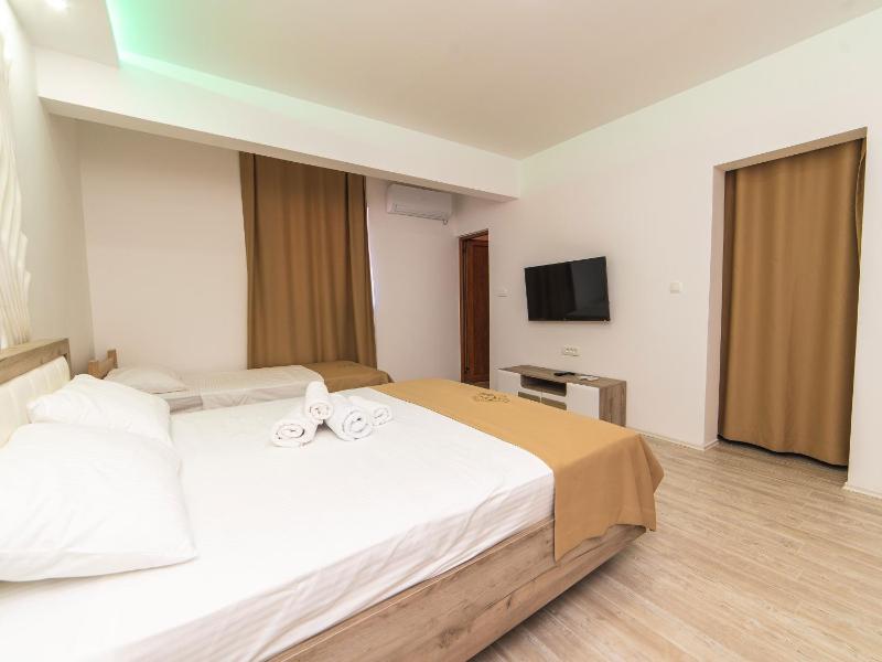 Comfort Triple Room image 2