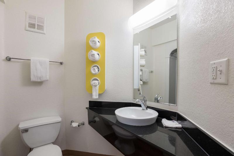 Quadruple Room image 4