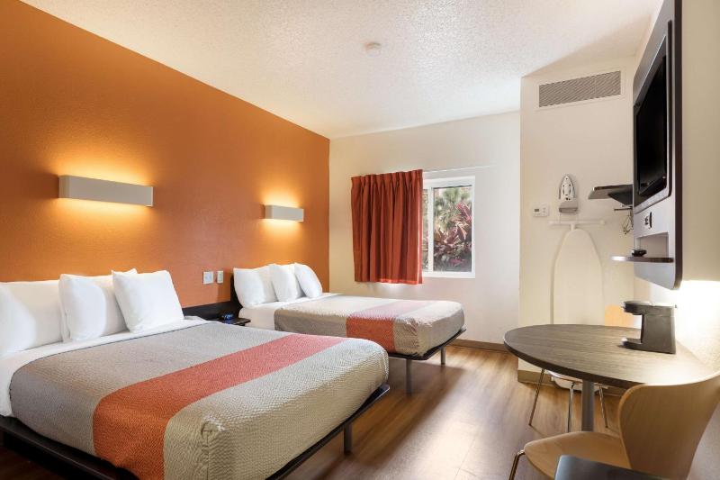 Quadruple Room image 3
